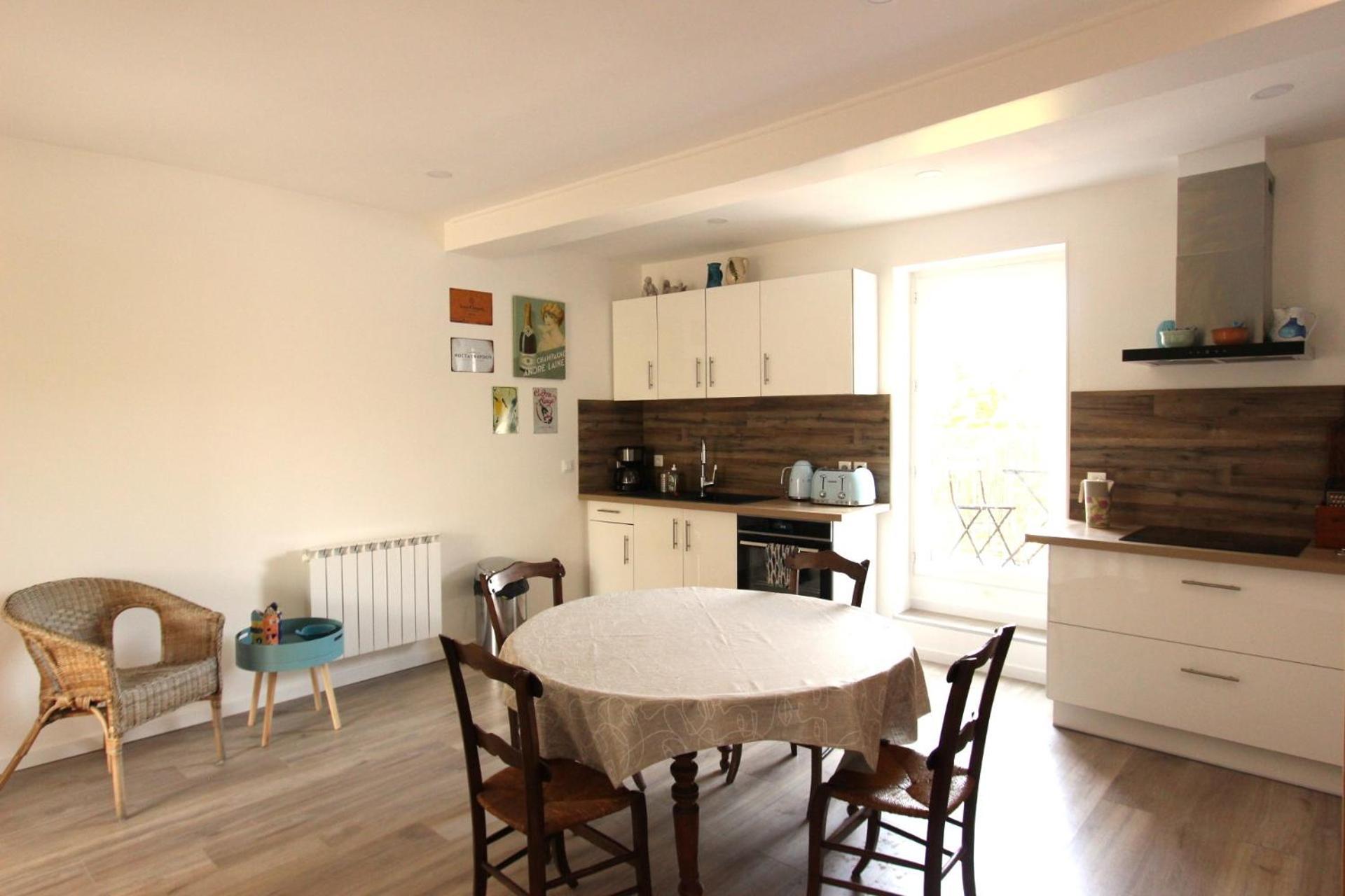 Joli Appartement Avec Balcon Au Coeur De Forcalquier Exterior foto